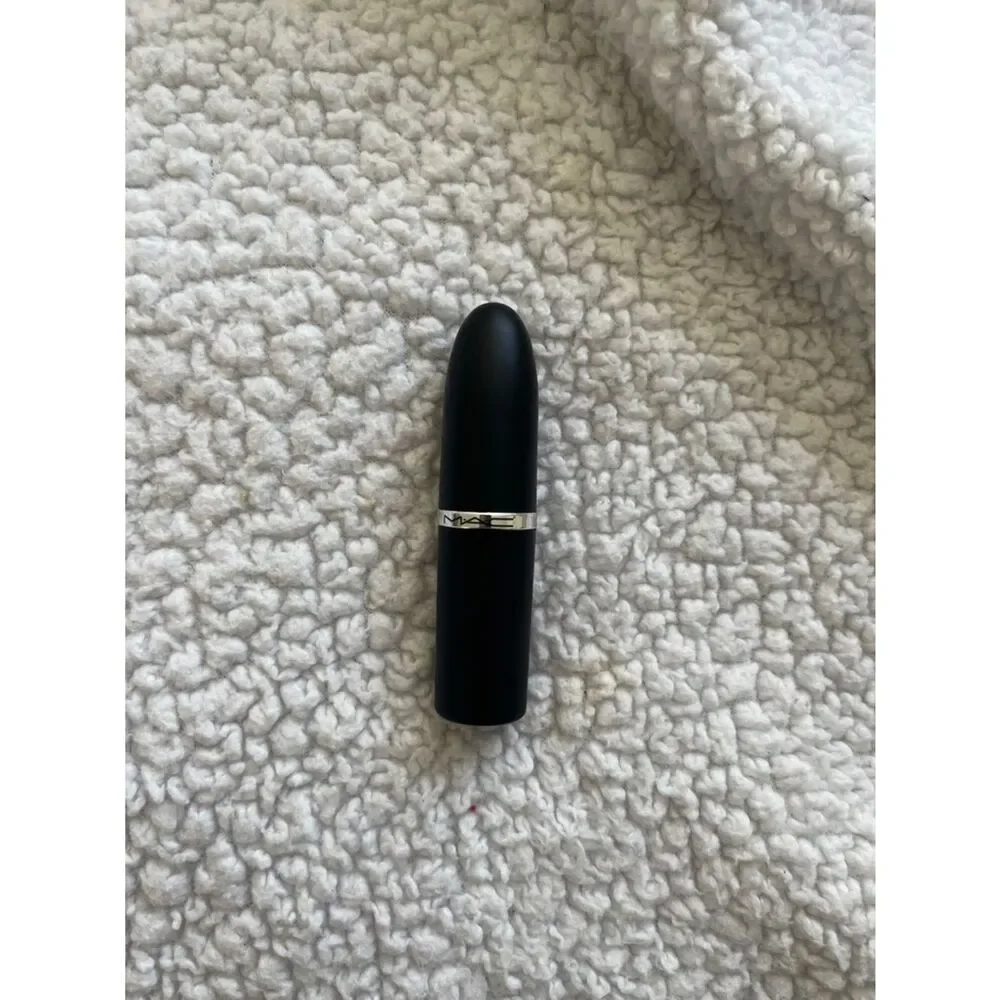 MACximal  Matte Lipstick -kinda sexy